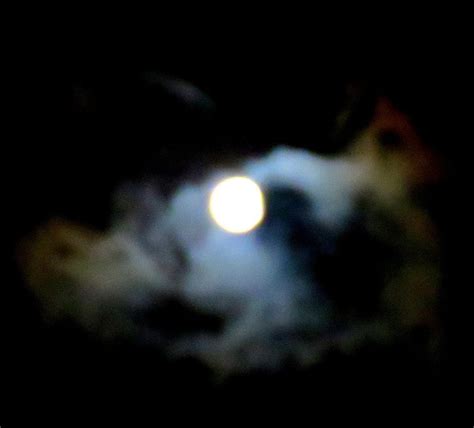 雲 開 月 出 見 分明